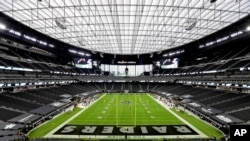 Les Las Vegas Raiders jouent contre les New Orleans Saints, le lundi 21 septembre 2020, à Las Vegas. 
