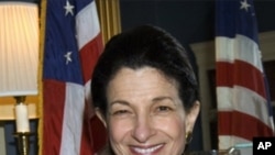 提出针对中国货币政策议案的斯诺参议员