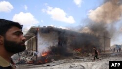 Syrian civilians react following an airstrike by Syrian regime forces in Maar Shoreen on the outskirts of Maaret al-Numan in northwest Syria, July 16, 2019.