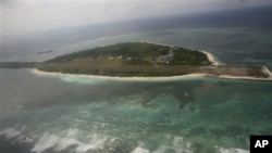 Foto udara Pulau Pagasa di Laut Cina selatan, yang disengketakan oleh Filipina dan Tiongkok (foto: dok).