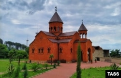 ოკუპირებულ გაგრაში 2013 წელს გახსნილი სომხური ტაძარი - ერთ-ერთი ძირითადი მიზეზია, რის გამოც, სომხები ისევ ანქვაბი-ბჟანიას კლანს უჭერენ მხარს