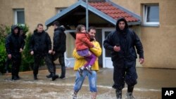 Srbija je 2014. godine bila pod jakim poplavama, Foto: AP Photo/Marko Drobnjakovic