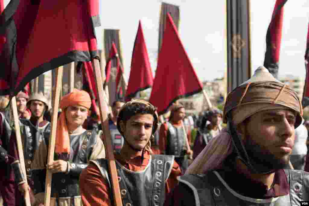 A re-enactment of the battle of Karbala, in which Hussein was killed. (J. Owens/VOA)