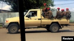 Tentara Ethiopia berpatroli di Addis Ababa, Ethiopia 2 Juli 2020. (Foto: REUTERS/Tiksa Negeri/File Photo).
