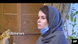 Akademisi Inggris-Australia Kylie Moore-Gilbert terlihat di Teheran, Iran, dalam gambar yang diambil dari video televisi pemerintah Iran yang ditayangkan 25 November 2020. (Foto: AP)