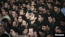 Eron Inqilobiy Gvardiyasi vakillari Tehron Universitetida juma namozida, 17-iyul, 2010-yil.