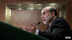Gubernur bank sentral Amerika Ben Bernanke berbicara di gedung parlemen Amerika, Capitol Hill, pekan lalu.