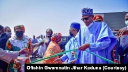 Shugaba Buhari yana kaddamar da aikin hanyoyi a Kaduna