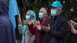 维吾尔人在中国大使馆前集会
