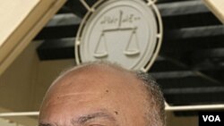 Mahmoud al-Youssef, yang disebut-sebut sebagai bapak blogging Bahrain, ditangkap aparat setempat, Rabu (30/3).