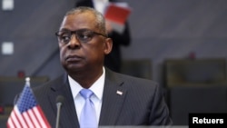 资料照片：美国国防部长奥斯汀在布鲁塞尔参加北约防长会议。(2021年10月21日)