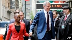 New York Mayor Bill de Blasio and his wife Chirlane McCray arrive at "Good Morning America" in New York, May 16, 2019.
