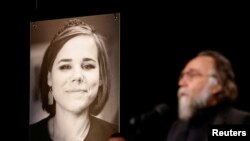 Російській ультраправий ідеолог Олександр Дугін під час поховання доньки Дар'ї, Москва, 23 серпня 2022. REUTERS/Maxim Shemetov