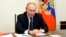 ប្រធានាធិបតី​រុស្ស៊ី​លោក Vladimir Putin ធ្វើ​ជា​ប្រធាន​នៃ​អង្គប្រជុំ​ក្រុមប្រឹក្សាសន្តិសុខ​មួយ​របស់​រុស្ស៊ី តាម​ប្រព័ន្ធ​អនឡាញ​ពី​គេហដ្ឋាន​របស់​លោក​នៅ​ជាយក្រុង​មូស្គូ​ប្រទេស​រុស្ស៊ី កាល​ពី​ថ្ងៃ​ពុធ ទី​១៩ ខែ​តុលា ឆ្នាំ​២០២២។ (Sergei Ilyin, Sputnik, Kremlin Pool Photo via AP)