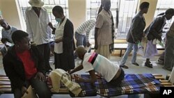 Patients queue at the multi-drug-resistant tuberculosis hospital in Maseru, Lesotho, 18 Mar 2010 (file photo)