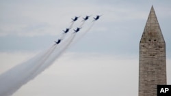 美国战机编队越过华盛顿上空（美联社2019年7月4日）