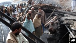 د خېبرپښتونخوا د محنت او ثقافت وزیر شوکت یوسفزۍ مطبوعاتو ته خپل وډیو پېغام کې وویل چې دغه کسان په ۲۰۱۱ کې تښتول شوي وو 