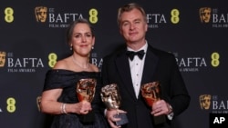 პროდიუსერი ემა ტომასი და რეჟისორი კრისტოფერ ნოლანი, "ბაფტას" 77-ე დაჯილდოების ცერემონიაზე. ლონდონი, ბრიტანეთი. 2024 წლის 18 თებერვალი