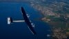 Pilot Jerman Markus Scherdel menerbangkan pesawat tenaga surya Solar Impulse 2 di atas Danau Murten dalam latihan di Payerne, Swiss, September 2014. (Reuters/Denis Balibouse)