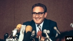 1973-yilning 13-iyuni: Prezident Richard Niksonning maxsus vakili Genri Kissinjer Parijda Vyetnam urushi yakunini muhokama qilmoqda