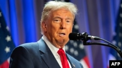 Новоизбраниот американски претседател Доналд Трамп зборува за време на состанокот со републиканците кои се дел од Претставничкиот дом во хотелот Хајат Реџенси во Вашингтон, на 13 ноември 2024 година.