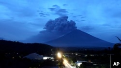 A view of Mount Agung volcano erupting in Karangasem, Bali, Indonesia, Nov. 28, 2017. 