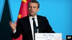 Presiden Perancis Emmanuel Macron berpidato di Istana Damin di Xi'an, barat laut Provinsi Shaanxi, China, 8 Januari 2018.