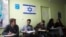 Emigrantët e rinj duke ndjekur një kurs për gjuhën hebraike në Jeruzalem