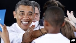 奥巴马周四在维吉尼亚海滨竞选集会上会见支持者