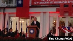 លោក Chris Van Hollen ជាសមាជិក​ព្រឹទ្ធសភា​ខាង​គណបក្ស​ប្រជាធិបតេយ្យ​មក​ពី​រដ្ឋ​ Maryland។