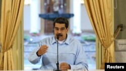 “Vamos a hacer ejercicios militares para la defensa del mar Caribe, de las costas venezolanas y de la frontera”, dijo el presidente en disputa, Nicolás Maduro.