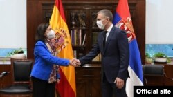 Potpredsednik Vlade Srbije i ministar odbrane Nebojša Stefanović tokom razgovora sa ministarkom odbrane Kraljevine Španije Margaritom Robles, u Madridu, 5. novembra 2021. (Foto: Ministarstvo odbrane Srbije)