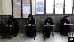 Tehrondagi saylov uchastkasida