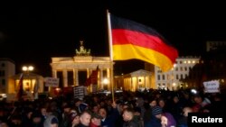 اعتراضات حزب ضد مهاجرت وطن دوستان اروپایی در مخالف با مهاجرت مسلمانان 