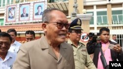 រូបឯកសារ៖ លោក ​គង់ គាំ ​អ្នក​នយោបាយ​ជើង​ចាស់​មួយ​រូប ​និង​បច្ចុប្បន្ន​ជា​ទីប្រឹក្សា​របស់​គណបក្ស​ភ្លើងទៀន ​កំពុង​ប្រឈម​នឹង​ពាក្យ​បណ្តឹង​របស់​គណបក្ស​ប្រជាជន​កម្ពុជា ​និង​លទ្ធភាព​នៃ​ការ​ប្តឹង​ផ្តល់​រឹប​អូស​ផ្ទះ​របស់​លោក​នៅ​ក្នុង​សង្កាត់​ទន្លេ​បាសាក់​២ ​ខណ្ឌ​ចំការមន ​រាជធានី​ភ្នំពេញ។