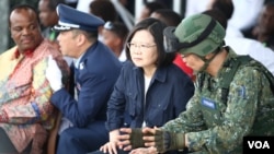 台湾总统蔡英文视导汉光演习(台湾国防部提供)