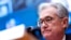 រូបឯកសារ៖ លោក Jerome Powell ប្រធាន​ធនាគារ​កណ្តាល​សហ​រដ្ឋ​អាមេរិក​ផ្តល់​សក្ខីកម្ម​នៅ​វិមាន​រដ្ឋសភា​អាមេរិក​ក្នុងរដ្ឋធានី​វ៉ាស៊ីនតោន​កាលពីថ្ងៃ​ទី៣០ ខែកញ្ញា ឆ្នាំ២០២១។ (AP)