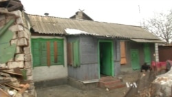 Ukrainian Neighborhood Divided Over Conflict