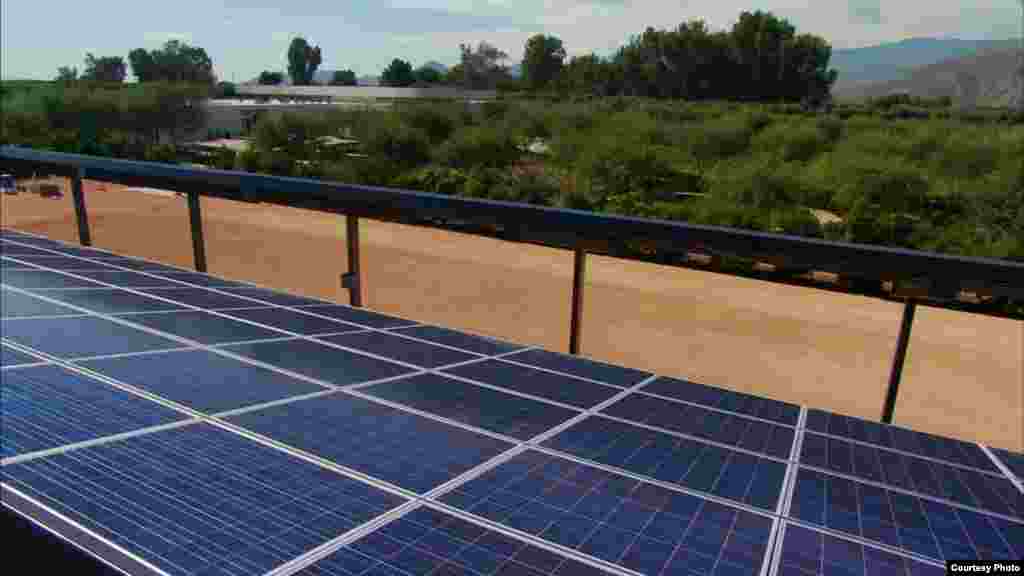 太阳能板供电装置（阳光之乡提供）