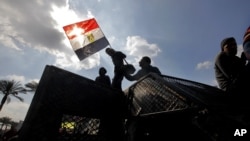 ទីលាន​តាហៀរ៍ (Tahrir Square) 