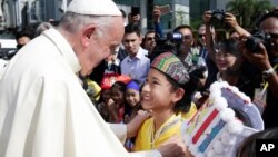 Pope Francis is welcomed as he arrives at Yangon International Airport, Myanmar November 27, 2017. (REUTERS/Max Rossi)