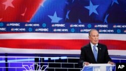 Bivši gradonačelnik Njujorka Majkl Blumberg tokom debate demokratskih predsedničkih kandidata, u Las Vegasu (Foto: AP/John Locher)