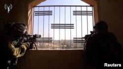 Les soldats israéliens se trouvent désormais "au cœur" de la ville de Gaza, a déclaré mardi soir le ministre de la Défense de l'État hébreu.