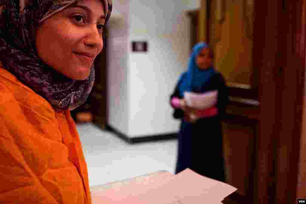 A woman hands out fliers at a women&#39;s rights conference that attracted a cross section of Egyptians -- Muslims, Christians, leftists and conservatives. (Y. Weeks/VOA)