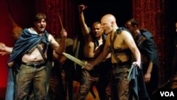 Salah satu adegan dalam "Caesar Must Die” yang disutradarai oleh Paolo dan Vittorio Taviani.