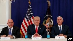 លោក​ប្រធានាធិបតី Donald Trump ថ្លែង​ទៅ​កាន់​អ្នក​សារព័ត៌មាន​បន្ទាប់​ពី​មាន​សន្និសីទ​កាសែត​ស្តី​ពី​បញ្ហា​សន្តិសុខ​នៅ​ក្លឹប​វាយ​កូនហ្គោល Trump National Golf Club ក្នុង​ក្រុង Bedminster កាលពី​ថ្ងៃទី១០ ខែសីហា ឆ្នាំ២០១៧។