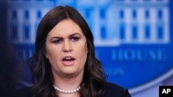 새라 허커비 샌더스 백악관 대변인이 2일 정례브리핑에서 미국의 대북 정책에 관해 언급했다.