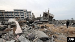 21일 이스라엘의 공습으로 가자지구 라파 지역 건물이 무너져 있다.