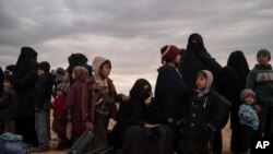 Bag'uzdan evakuatsiya qilingan ayollar va bolalar