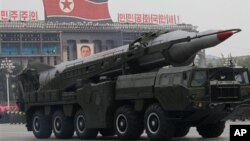 2010년 10월 평양 김일성광장에서 열린 조선노동당 창건 65주년 기념 열병식에 등장한 '무수단' 추정 미사일. 